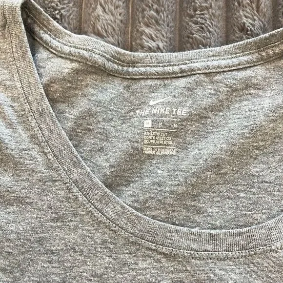 Nike T-shirt - Picture 2 of 3